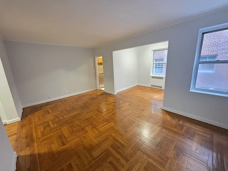 140 Van Cortlandt Ave W #4L — Photo 2