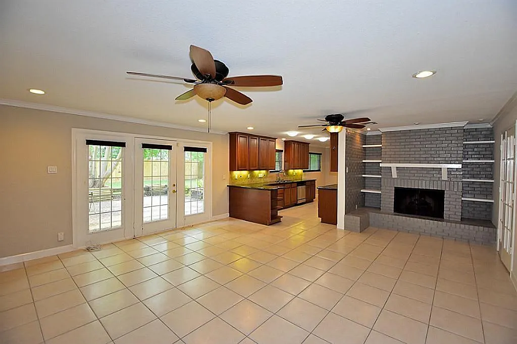 3 bed, 2.0 bath, 2027 sqft, $3,800 — Photo 4