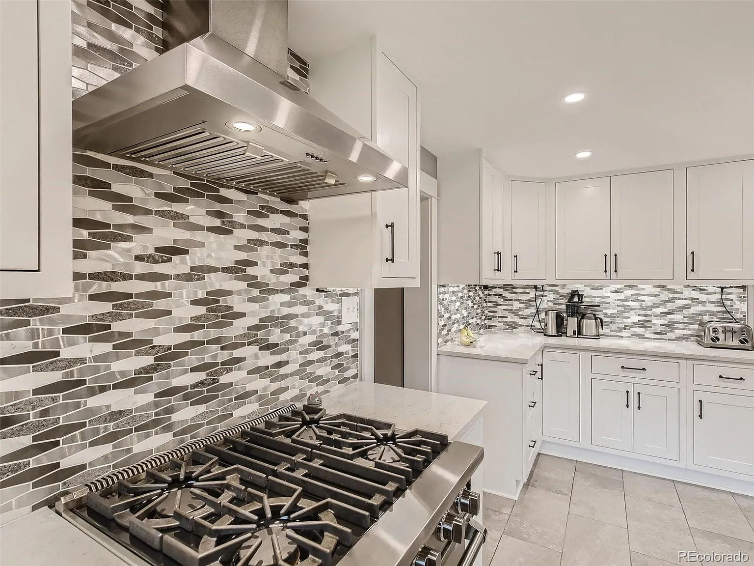 3 bed, 2.0 bath, 1521 sqft, $4,900 — Photo 4