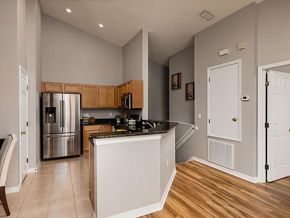 4th image of 615 52nd Ave N