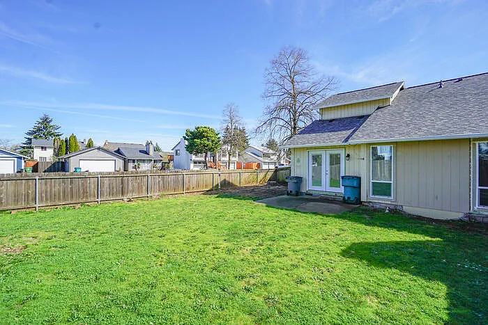 816 SE Olympia Dr — Photo 36