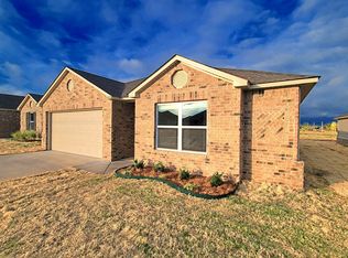 1408 Chuck Wagon Dr, El Reno, OK 73036