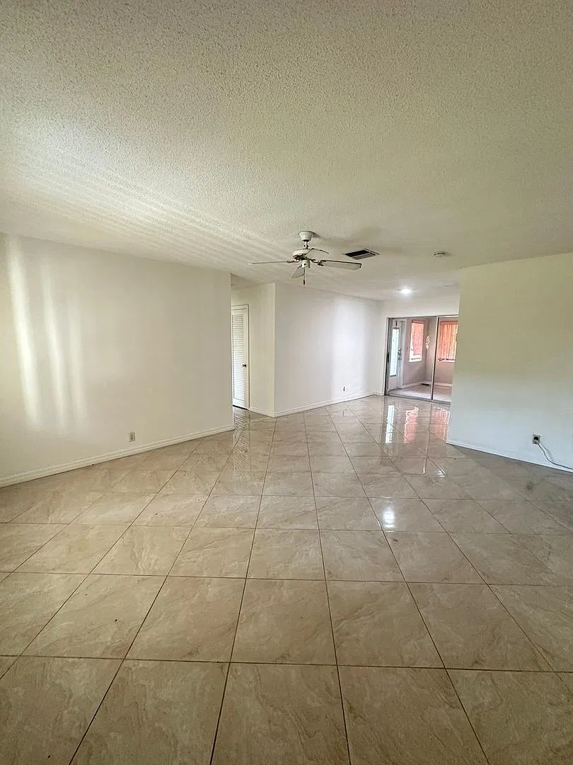 55+ Community Tamarac Single Family 2 bedroom, 2 bath on a Canal — Photo 3