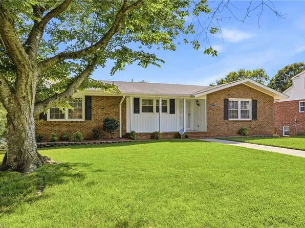 2760 Edinberg Dr, Winston Salem, NC 27103