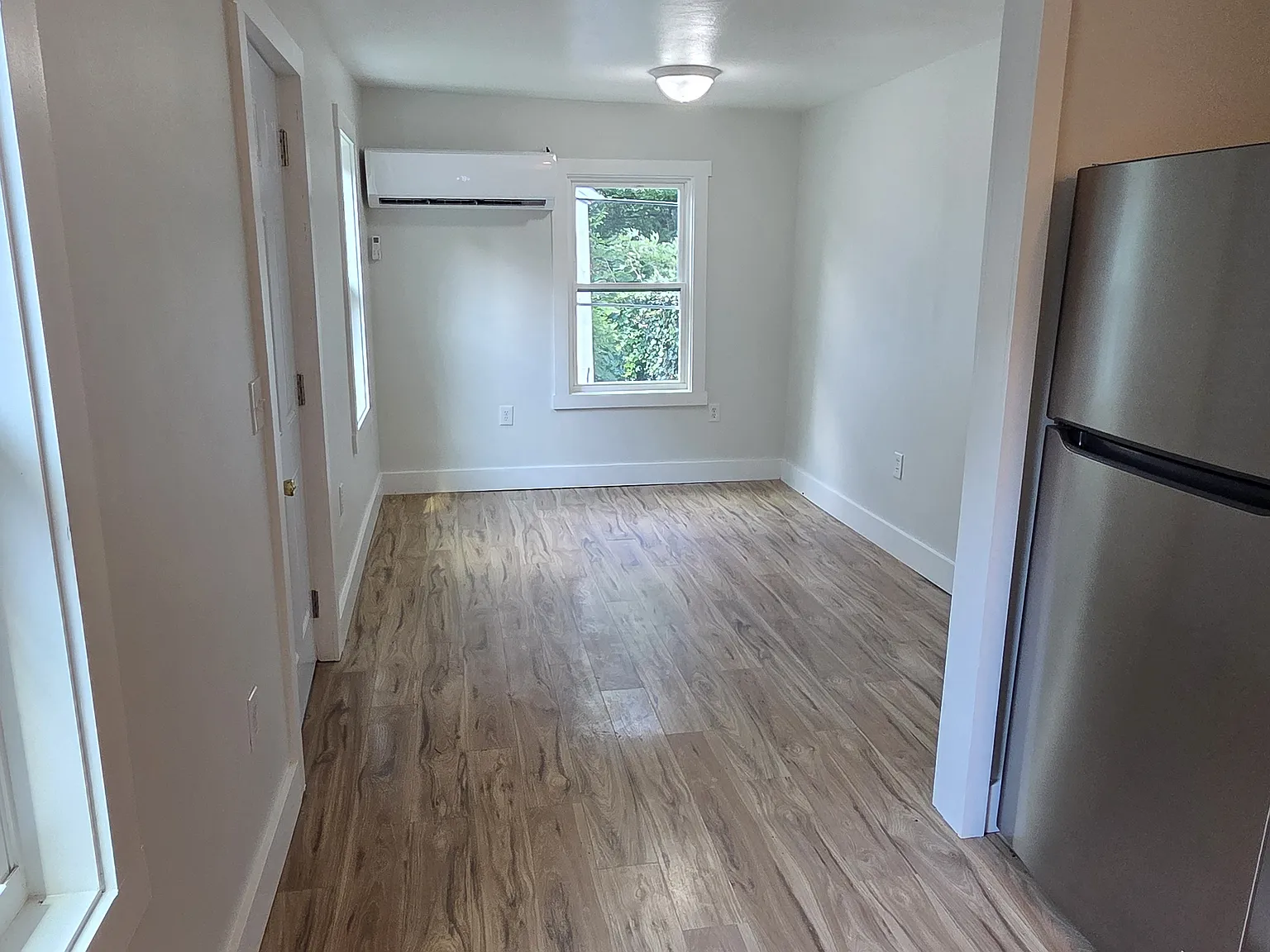 Studio, 350 sqft, $975 — Photo 2