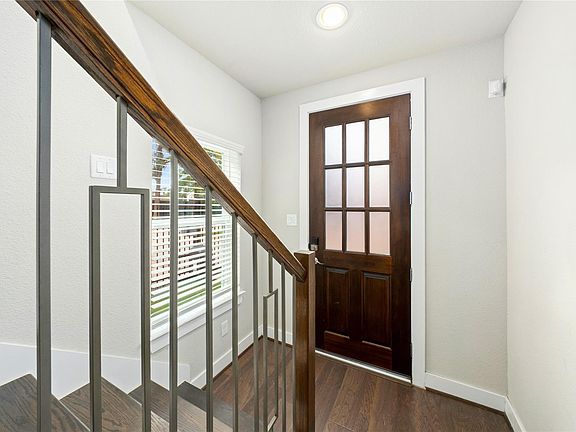 4th image of 420 W 28th St #D