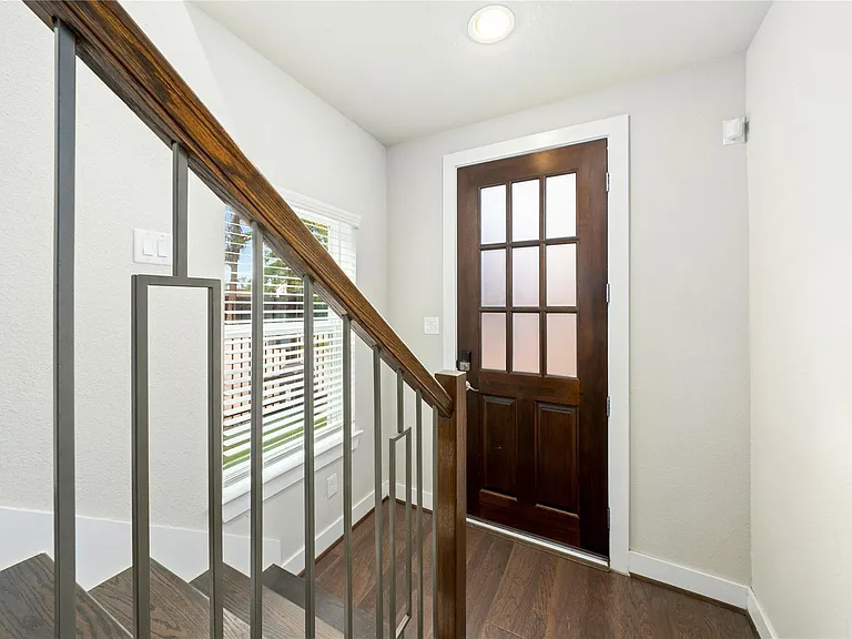 420 W 28th St #D — Photo 4