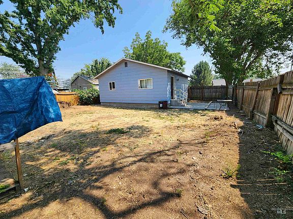 2nd image of 207 9th Ave N