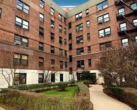 2nd image of 300 Hayward Ave APT 4K