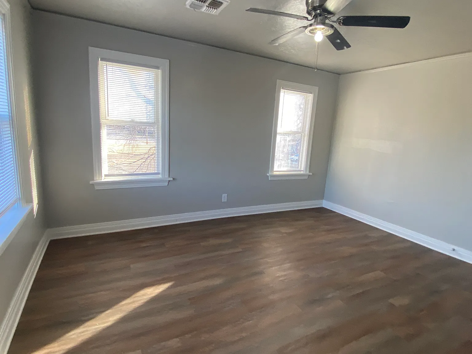 1130 N Ellison Ave — Photo 3