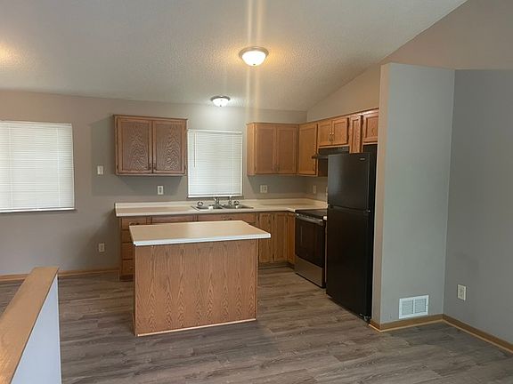 3rd image of 202 17th Ave N