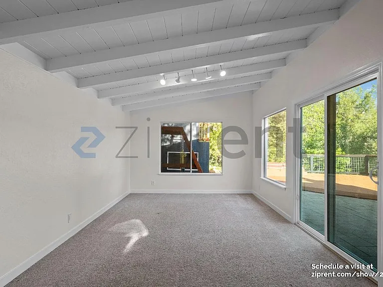 757 Tofflemire Dr — Photo 13