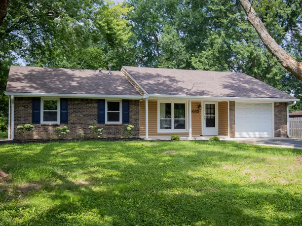 8032 Chiltern Dr, Indianapolis, IN 46268