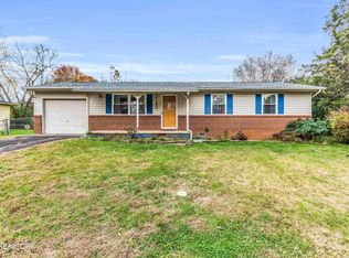 7400 Meadowbrook Cir, Knoxville, TN 37918