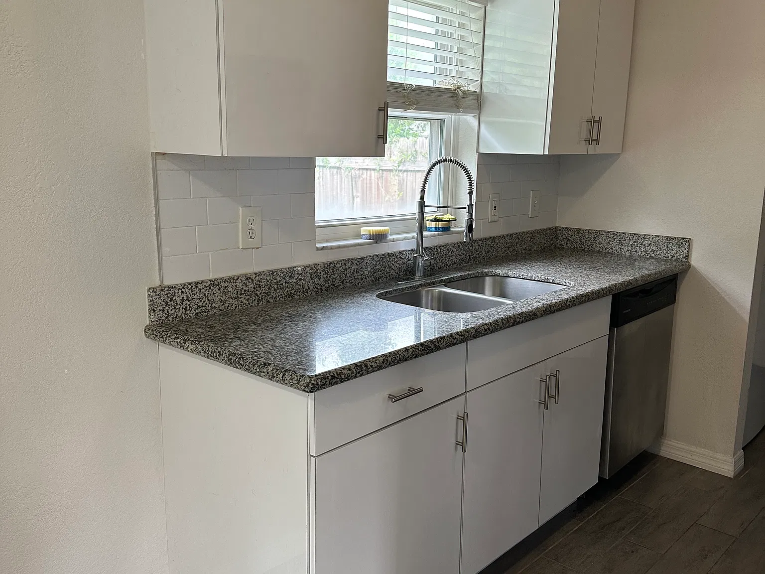3 bed, 1050 sqft, $1,950 — Photo 4