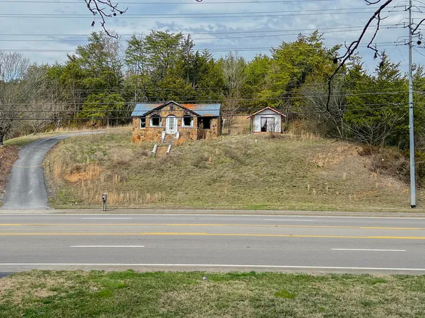 1170 Wears Valley Rd, Pigeon Forge, TN 37863