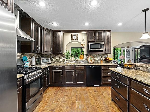 4th image of 26639 W Cove Dr
