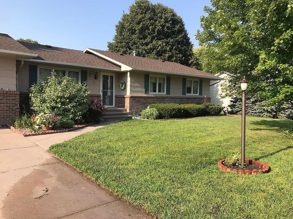 1st image of 15 Elm Dr