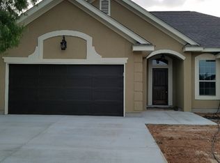 209 Windcrest, Floresville, TX 78114