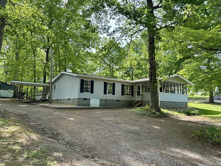 229 Bateman Ln — Photo 2