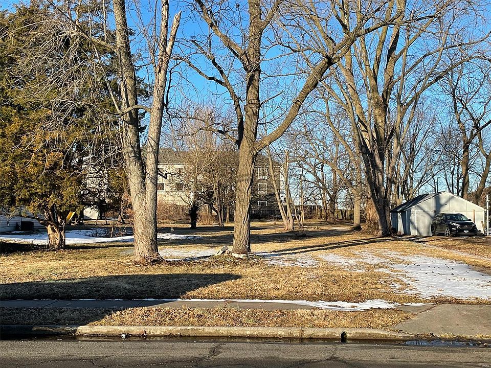 2nd image of 117 Main St