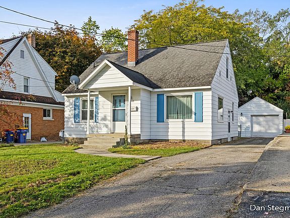 2nd image of 2849 Belknap Ave NE