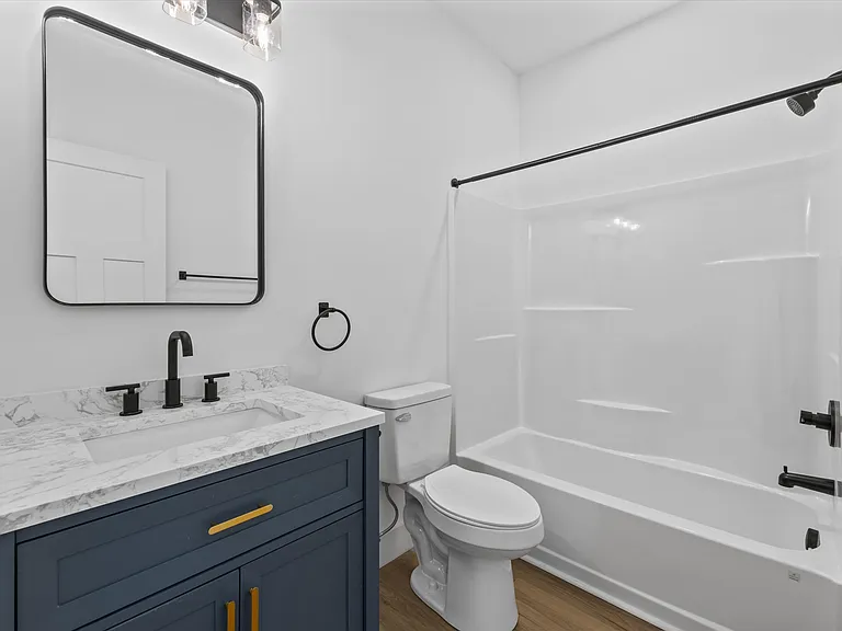 2416 E Glenwood Ave NE — Photo 9