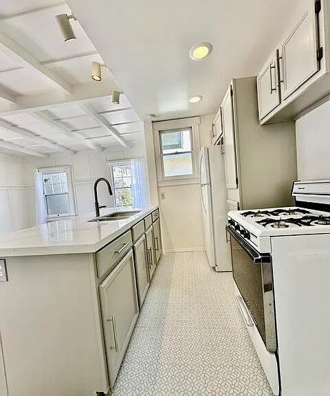 21 E Arrellaga St #B — Photo 5