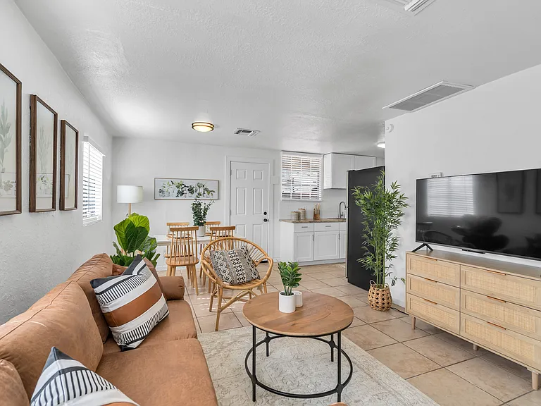 1627 N Bryant Ave #A — Photo 3