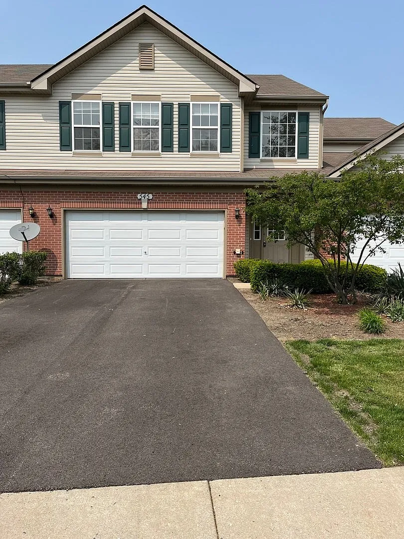 3 bed, 1832 sqft, $2,000 — Photo 1