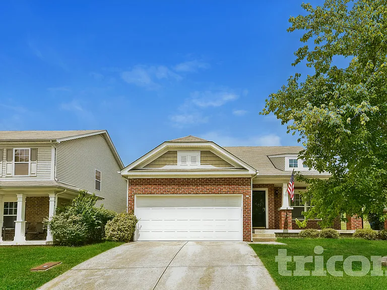125 Ivy Hill Ln — Photo 1