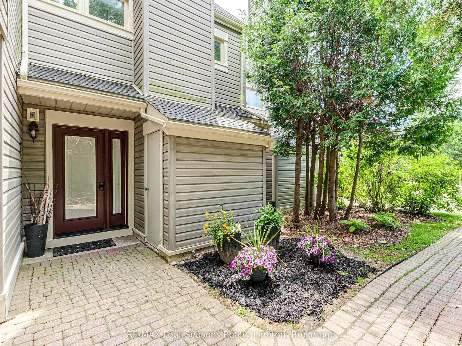 3 bed, $10,000 — Photo 2