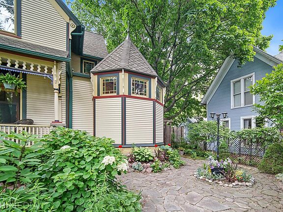 4th image of 308 Calumet Ave