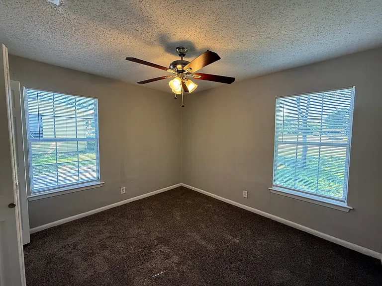 303 Ridgefield Cir — Photo 12