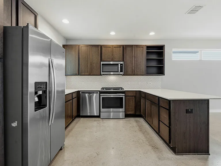 801 N Bluff Dr #33 — Photo 10