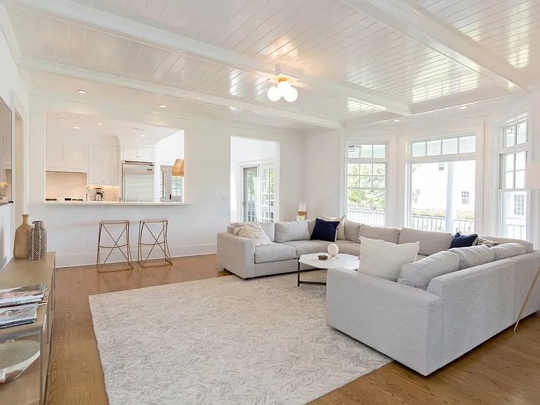 4 Hobart Ln — Photo 6