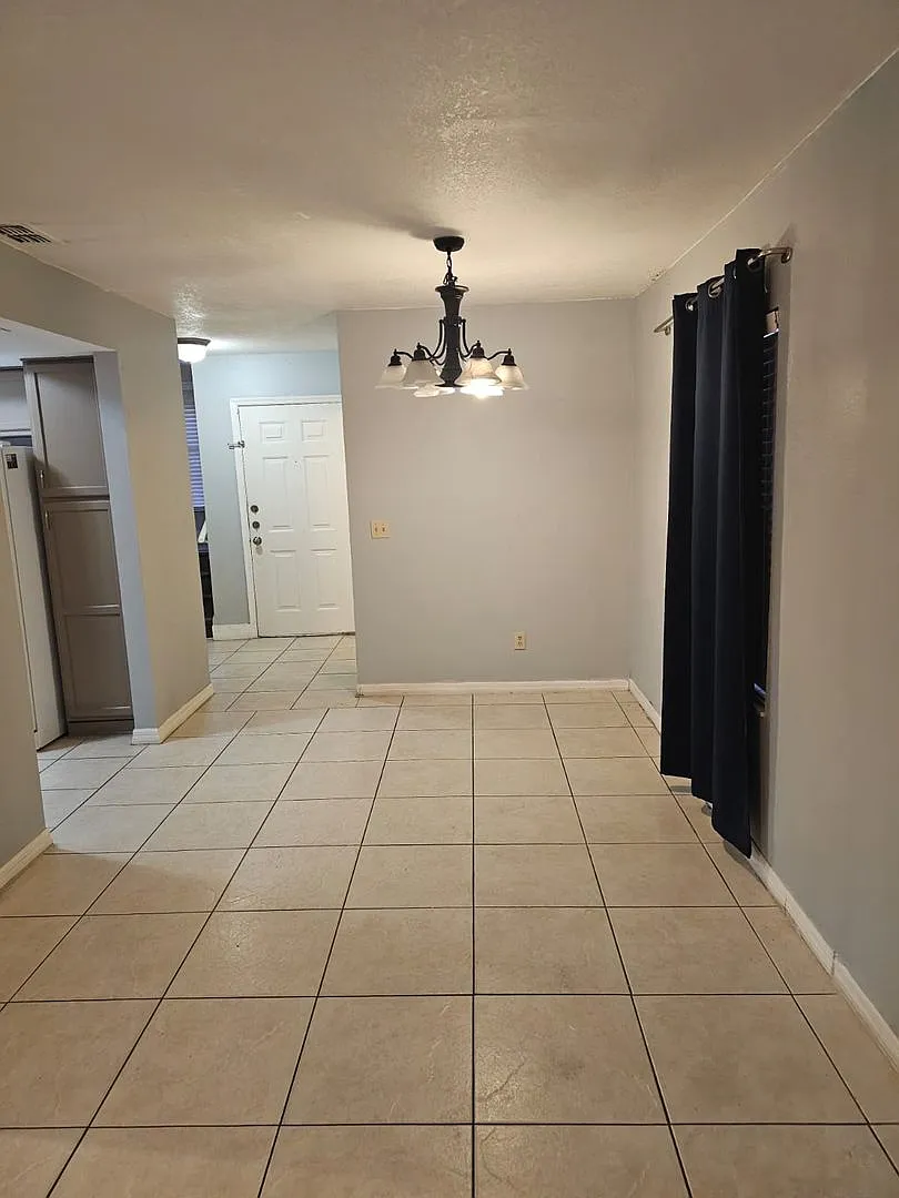 Building Photo - 2400 Summerfield Pl