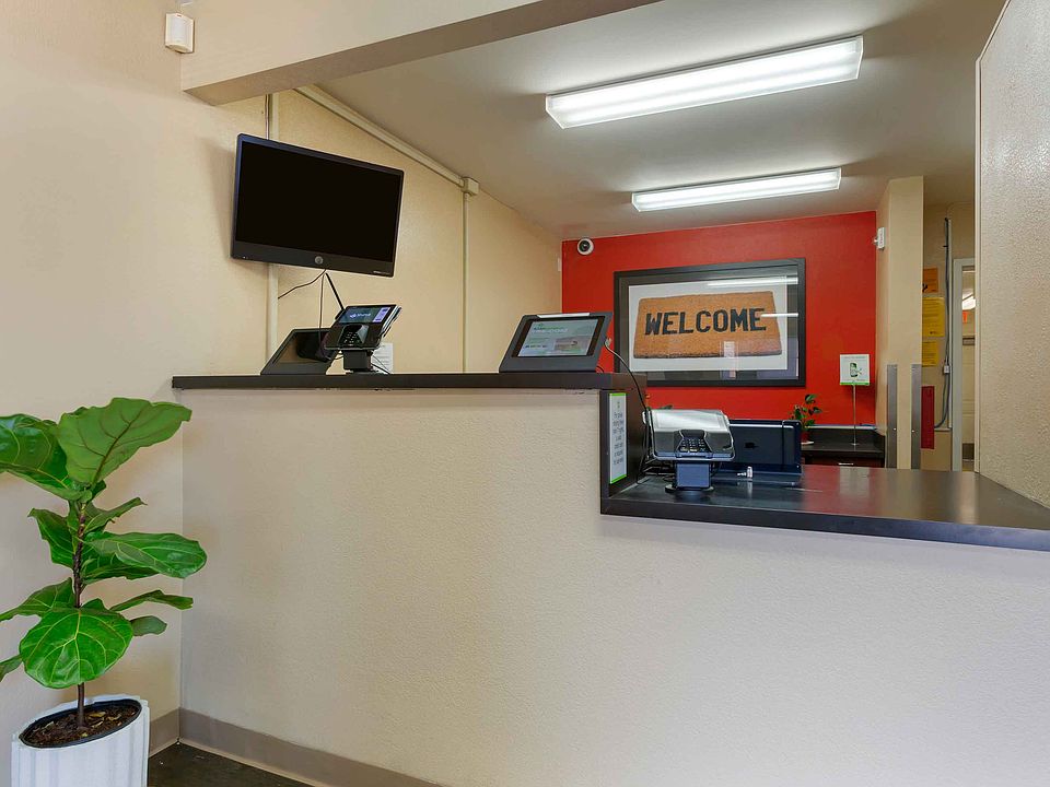 Lobby and Guest Check-in