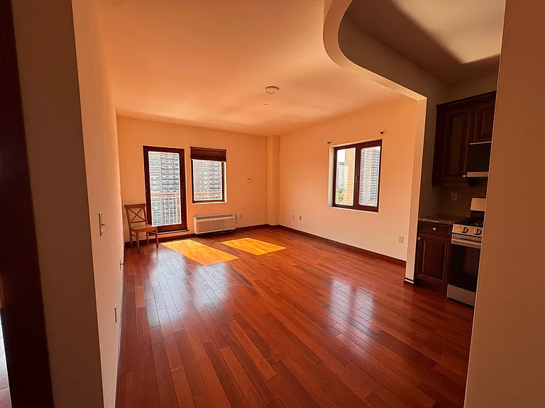 3052 Brighton 1 St #10F — Photo 9