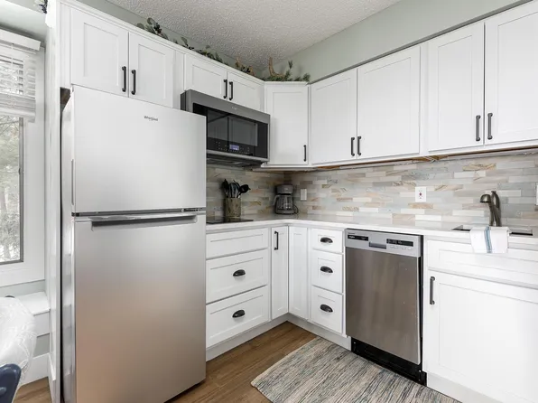 5689 Creeks Xing #5689, Williamsburg, MI 49690