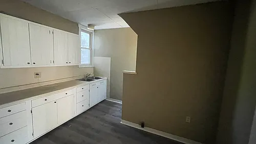 929 N Centre St Photo 1