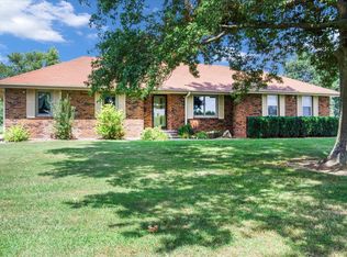 869 W Meadowview Dr, Nixa, MO 65714