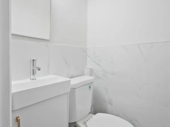 3099 Brighton 1st Place image 13 of 21