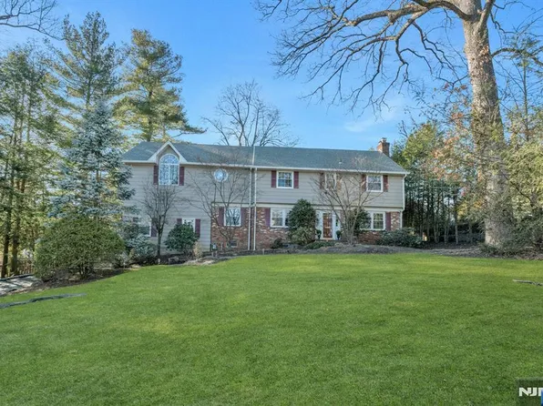 122 Crest Rd, Ridgewood, NJ 07450