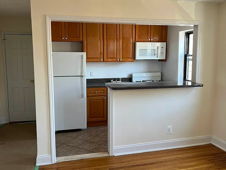 20-64 21st St #1C — Photo 6