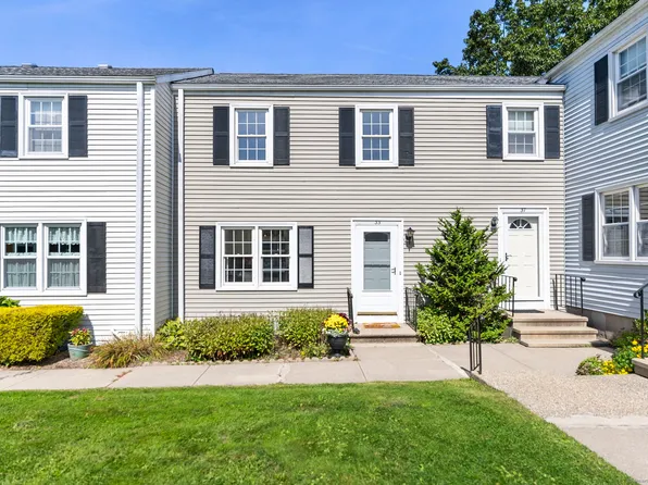 35 Tapping Reeve Village #35, Litchfield, CT 06759