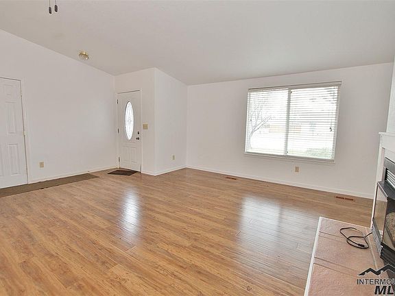 3rd image of 2051 NW 8th St