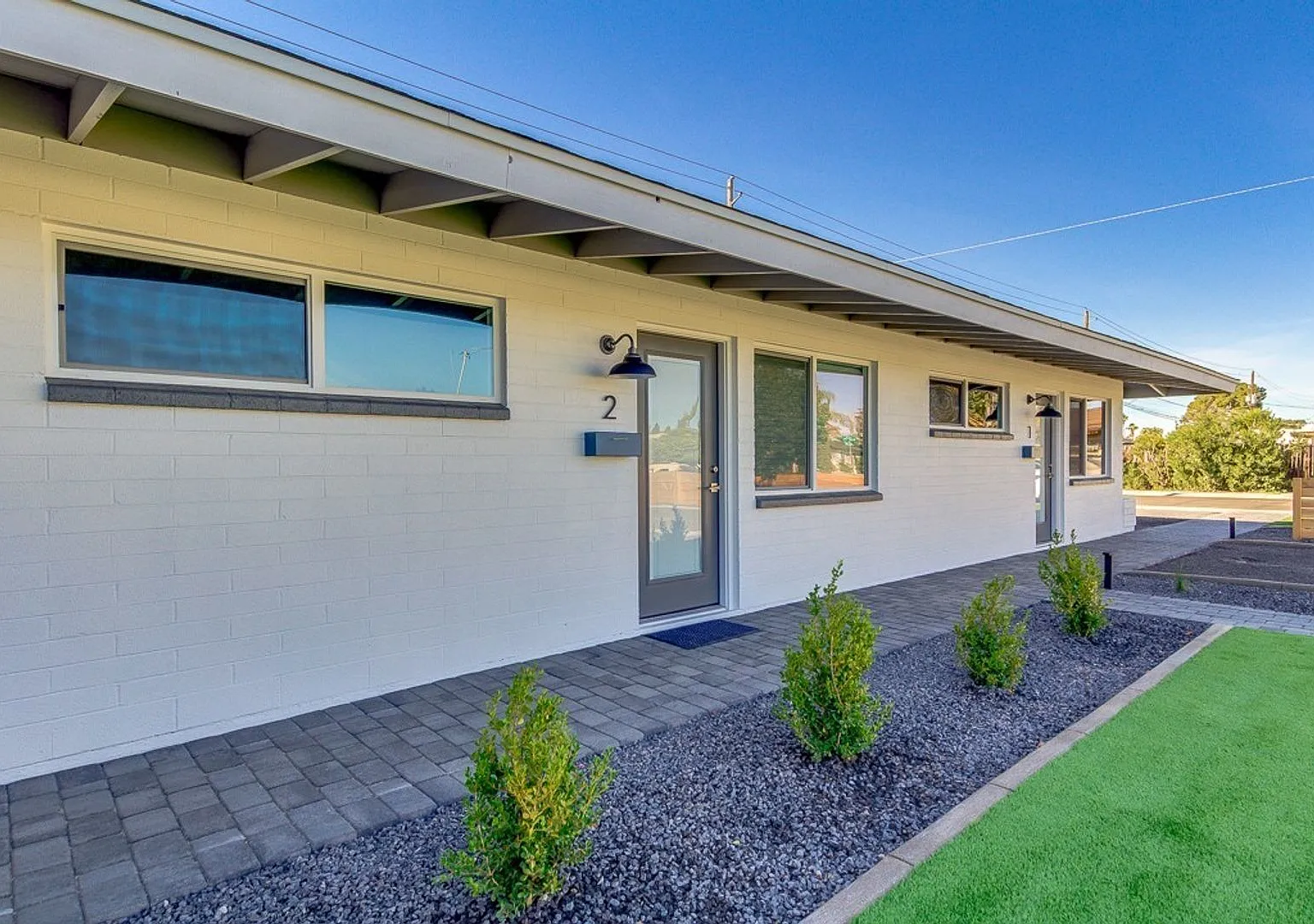 Stunning Remodeled 2 Bed/1 Bath in Old Town Scottsdale | Herringbone Floors & Modern Finishes | F... — Photo 4