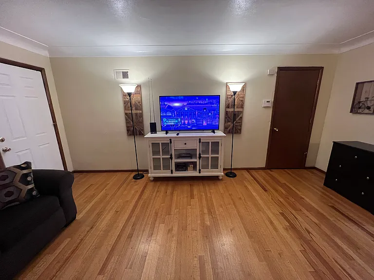 4371 Chippewa St #C1 — Photo 2