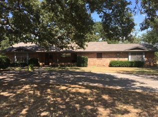 604 N Cedar St, Springtown, TX 76082
